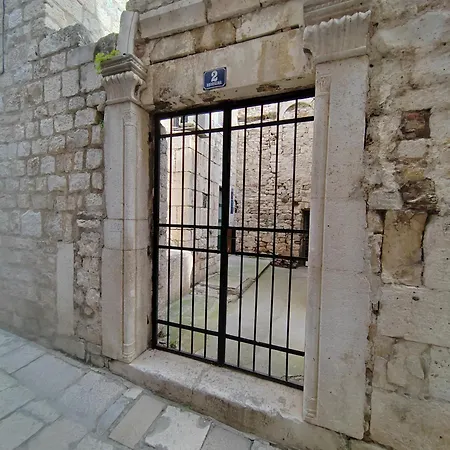Dumaneo Art - Two Bedroom Apartman Split